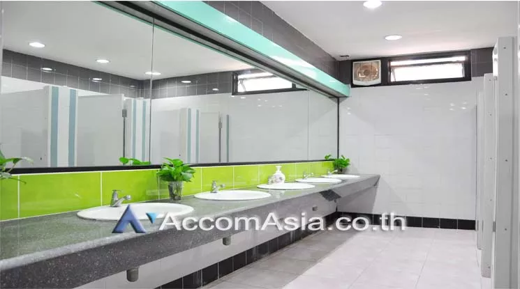 20  Office Space For Rent in Ratchadapisek ,Bangkok MRT Rama 9 at Chamnan Phenjati Business Center AA12603